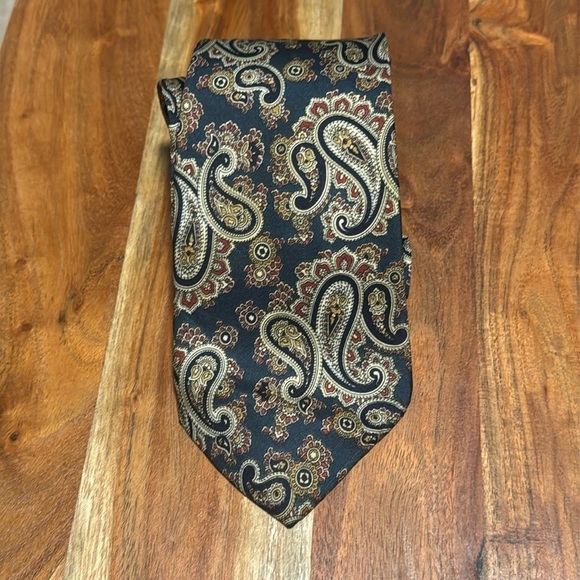 Gorgeous Liberty of London 100% silk tie - Picture 3 of 5